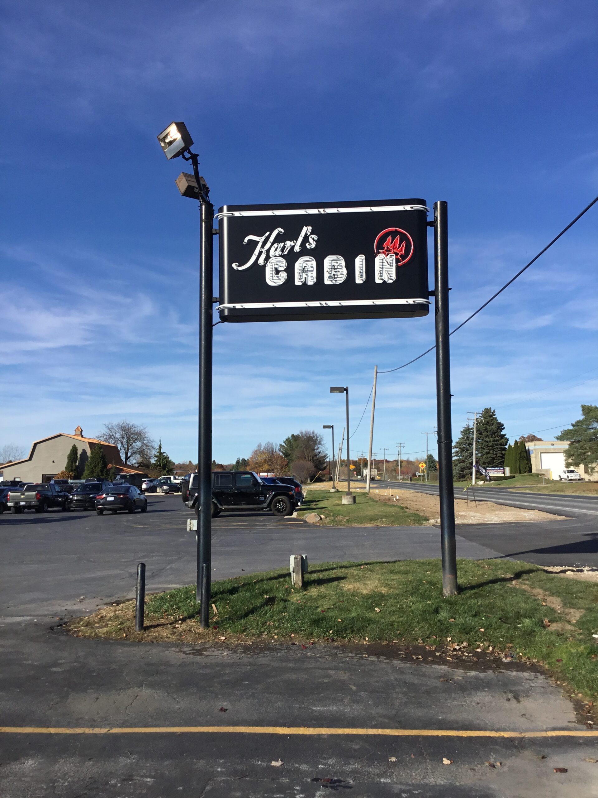 Karl's Cabin Pylon Sign in Plymouth, MI