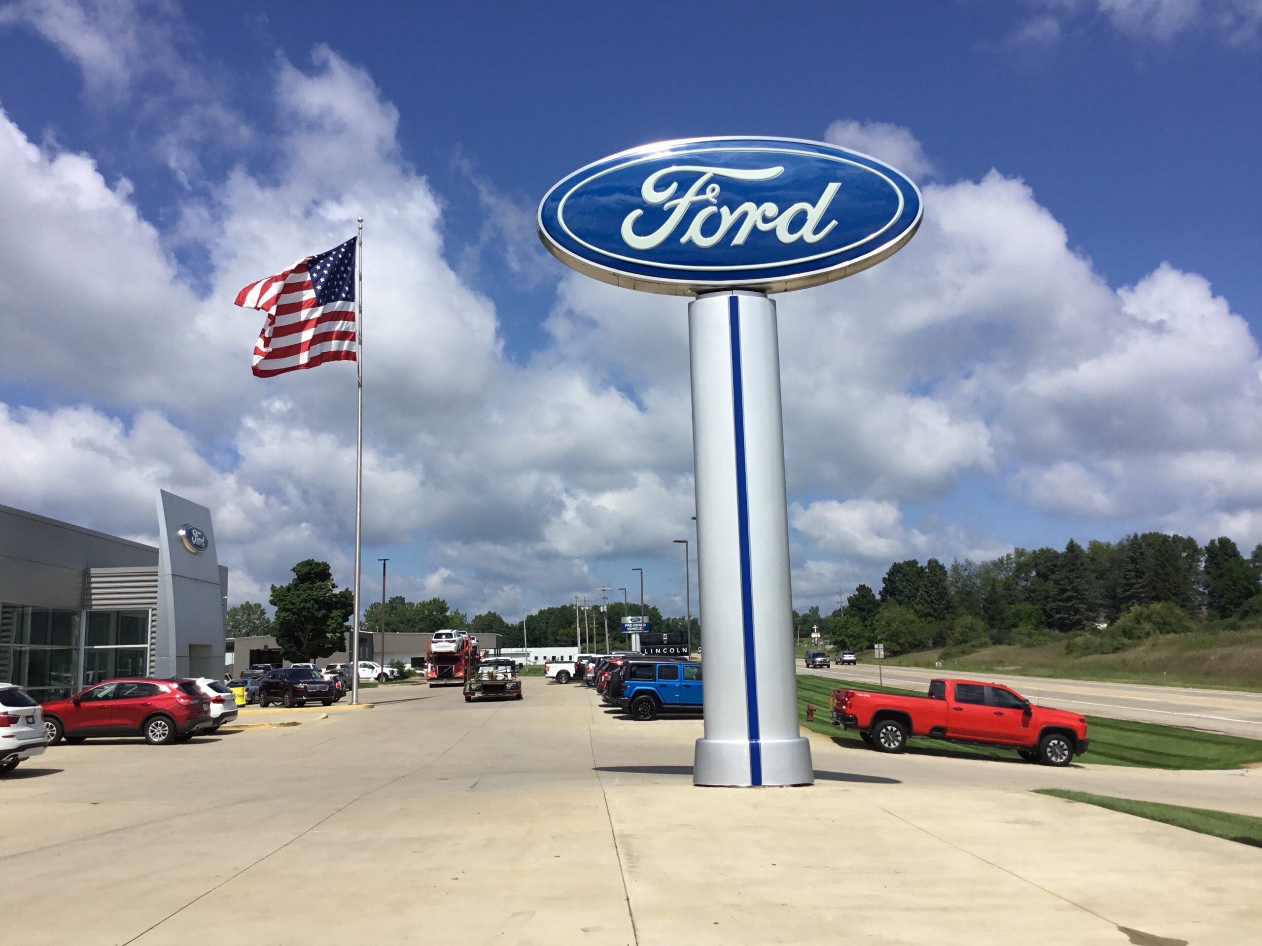 Stillwell Ford Lincoln pylon sign in Hillsdale, MI